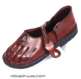Sandalia, zapato de piel, forma de pié. con detalles en conchas.,  para comprar al por mayor o detalle  en la categoría de Outlet Hippie Artesanal  | ZAS. [ZPV4]