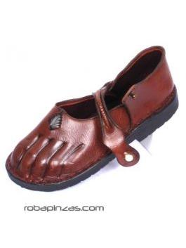  Sandalia, zapato de piel, forma de pié. con detalles en conchas. para comprar al por mayor o detalle  en la categoría de Outlet Hippie Artesanal  | ZAS  [ZPV4] .