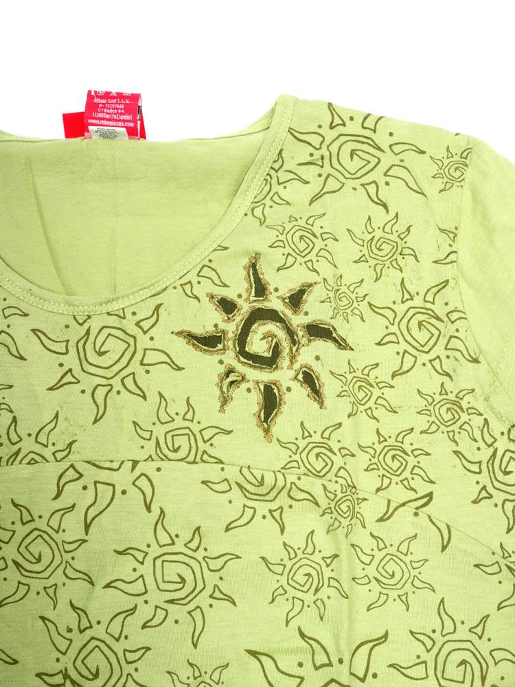 Camiseta con Estampado Solar y Detalle Artesanal TOEV23